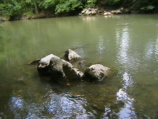 камені в річці Бірс. Базель, Швейцарія