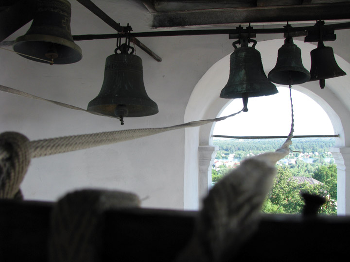 Дзвони дзвіниці Троїцького монастиря у Чернігові