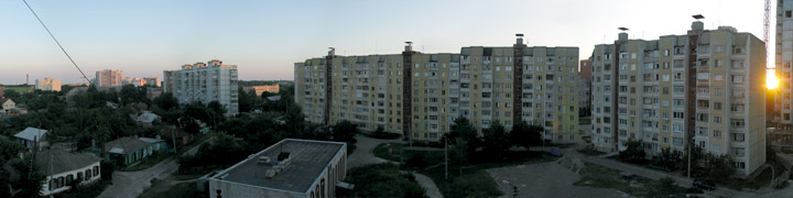 Вид з вікна дома на П'ятикутах у Чернігові