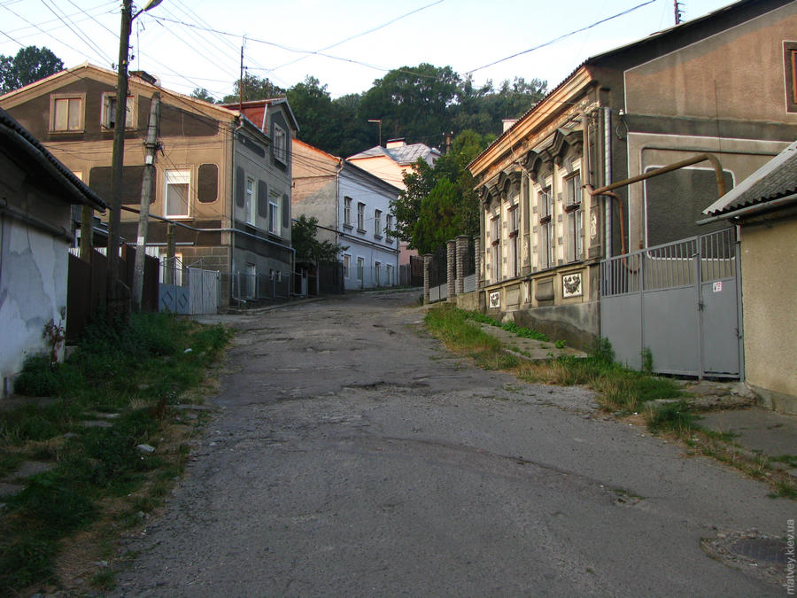 Старі будинки по вулиці Ніжинській. Чернівці, Україна