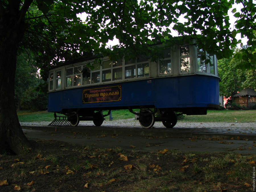 Старий трамвайний вагон-пам'ятка. Чернівці, Україна