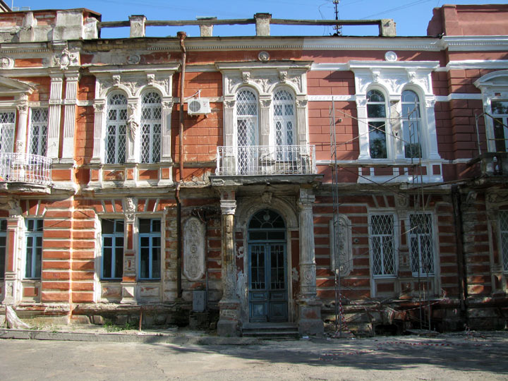 Старий будинок