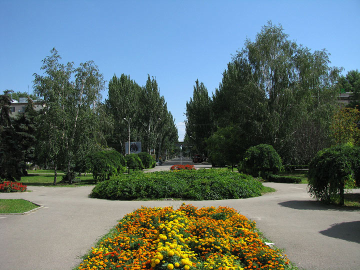 Херсон. Проспект Ушакова. Вид з привокзальної площі