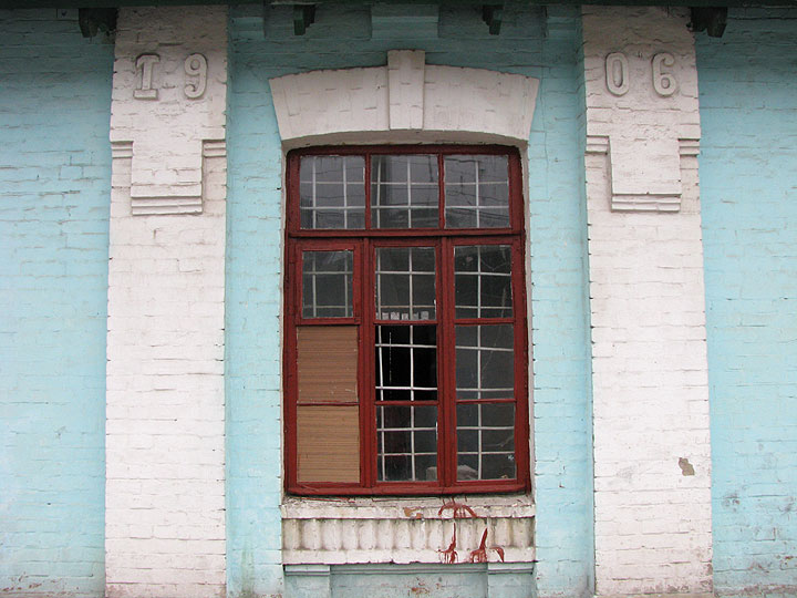 вікно будинку 1906 року будівництва
