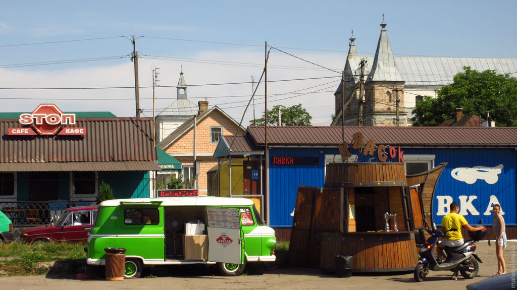 Торговля кавою з мікроавтобусу Баркас-Б1000. Клевань, Рівненська область, Україна