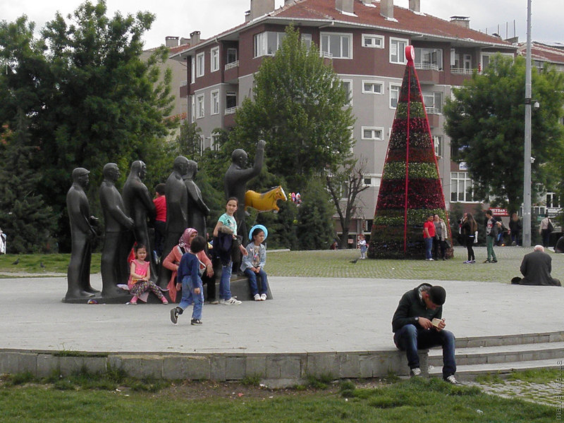 Памятник на Kongre meydanı. Люлебургаз, Турция