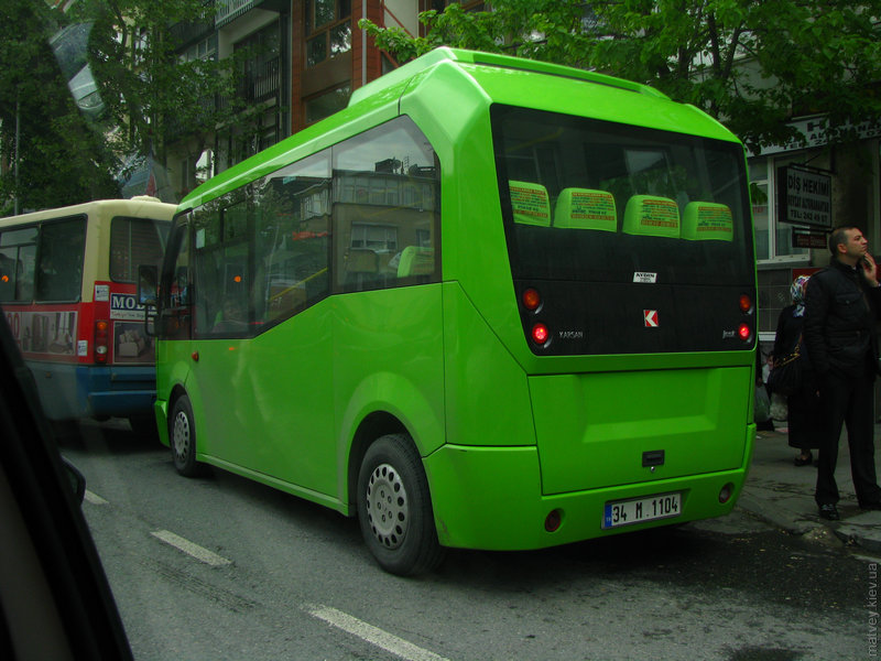 Зелёный микроавтобус. Стамбул, Турция