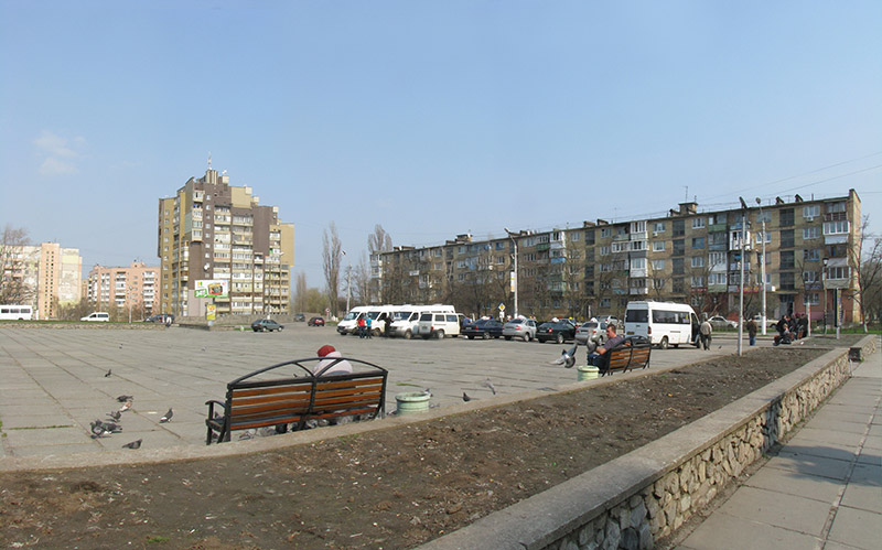 остановка маршруток 313 на площади Шевченко в Украинке