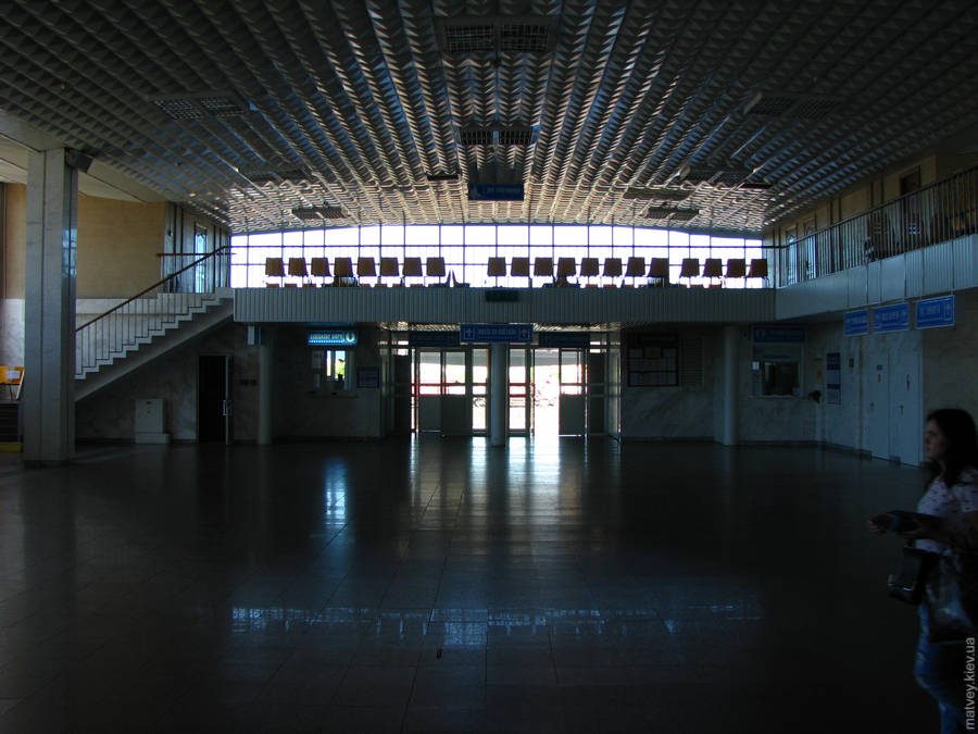 Кассовый зал железнодорожного вокзала. Житомир