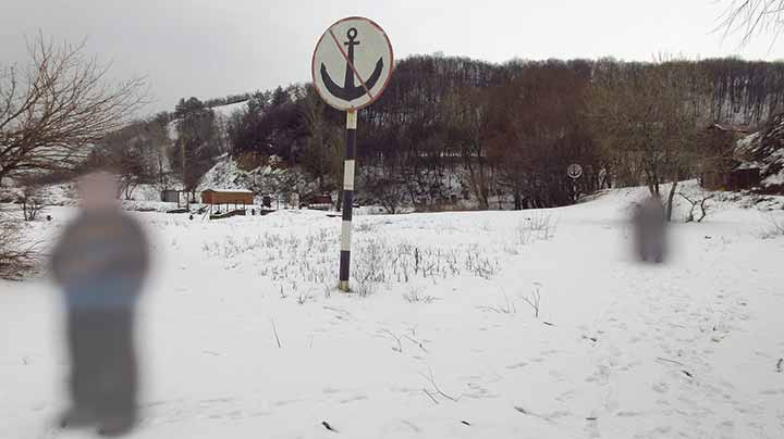 Anchoring prohibited sign