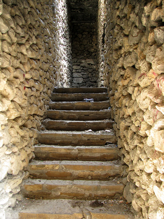 Неаполь скифский, лестница внутри башни