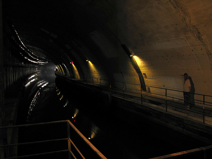 Туннель в базе подводных лодок в Балаклаве