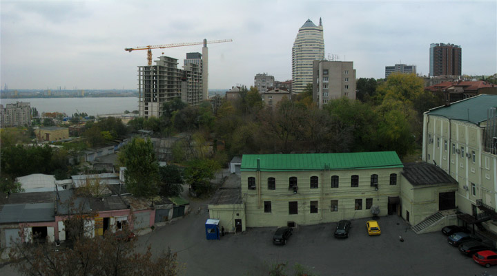 Днепропетровск. Вид из окна 6-го этажа третьего корпуса таможенной  (митної) академии