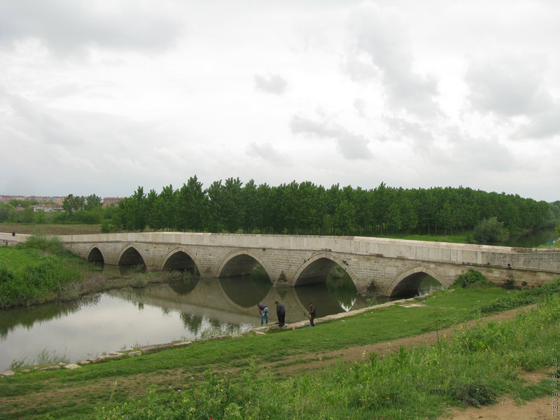 река Тунджа и мост. Эдирне, Турция