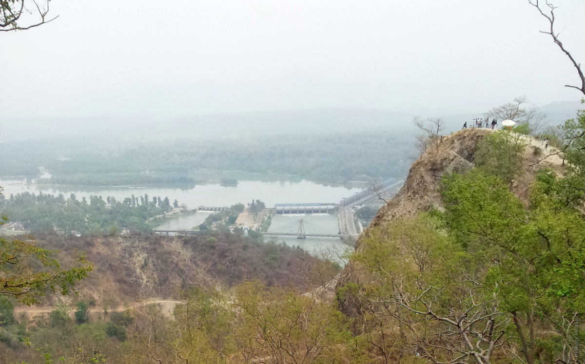 Вид на греблю Бгімґода (Bhimgoda dam) від храму Манса Деві в Харідварі, Індія