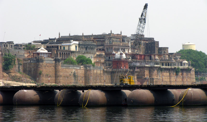 Форт Рамнагар. Ramnagar Fort и стройка постоянного моста через Ганг около него