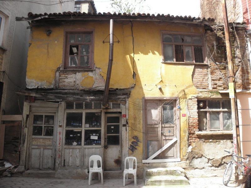 Старая уксусная фабрика в старом доме. Кыркларели, Турция