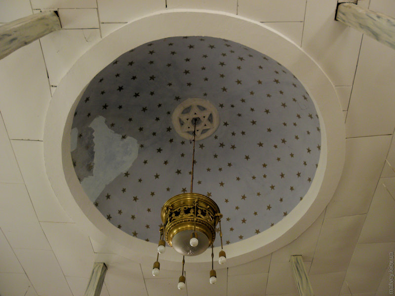 Звезда Давида на потолке синагоги. Кыркларели, Турция