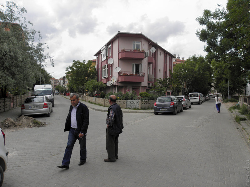 Угол улиц Кючюк и Артезьен. Люлебургаз, Турция