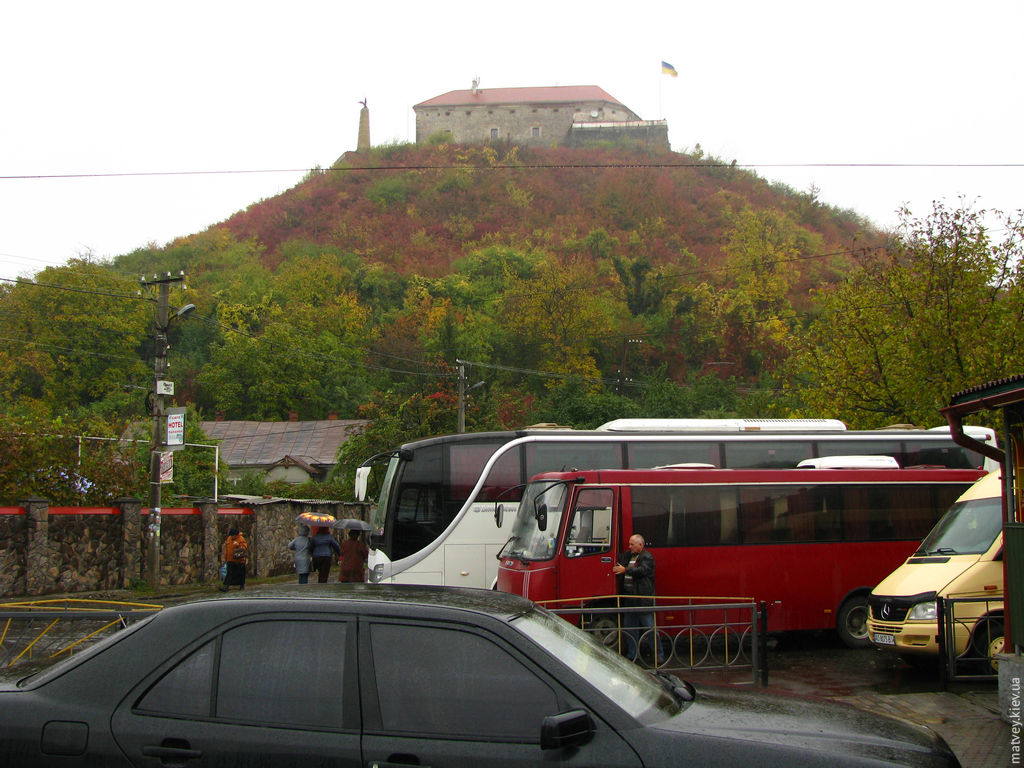 Мукачевский замок, вид снизу