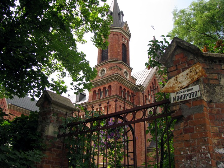 Краеведческий музей (бывший католический костел) в Николаеве по ул. Декабристов, 32