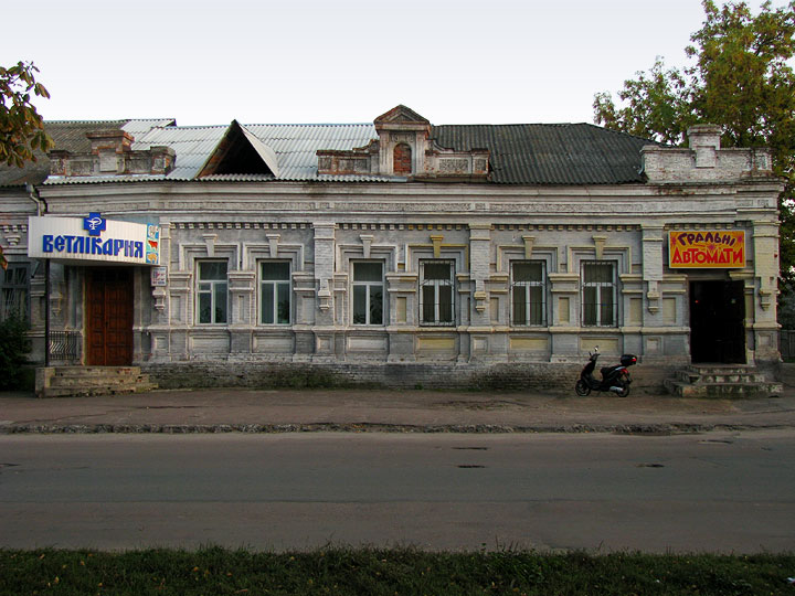 Будівля 1913 року побудови в Ніжині. Ветлікарня та гральні автомати були в ньому