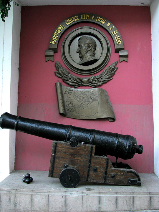 Памятник построителю Одесского порта и города Ф.П. Де Волану