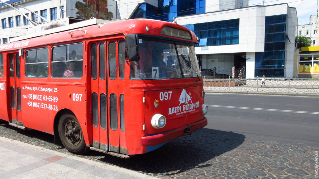 Старый троллейбус «Татра». Ровно