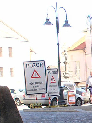 Таблички Pozor (внимание!) в г. Табор, Чехия