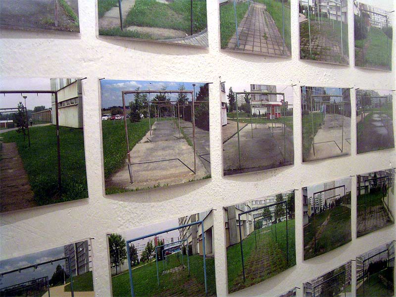 Фотоинсталляция Романы Хагио и Аннетт Мунк — опоры сушилок белья в спальных районах г. Табор, Чехия