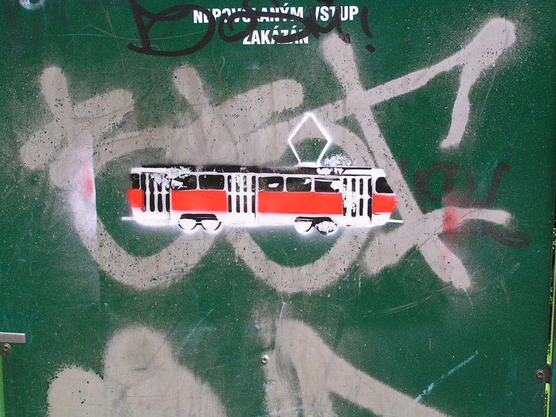 Трафаретный трамвай. Трехцветній трафарет, street art, г. Табор, Чехия