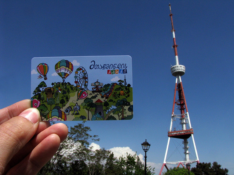 пластиковая карточка в парке Мтацминда, Тбилиси