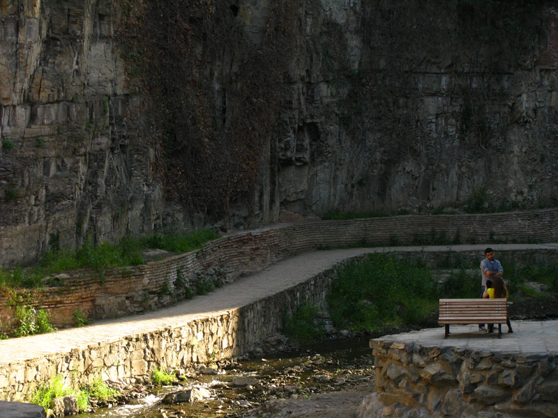 Скамейка в каньоне Самархахеви