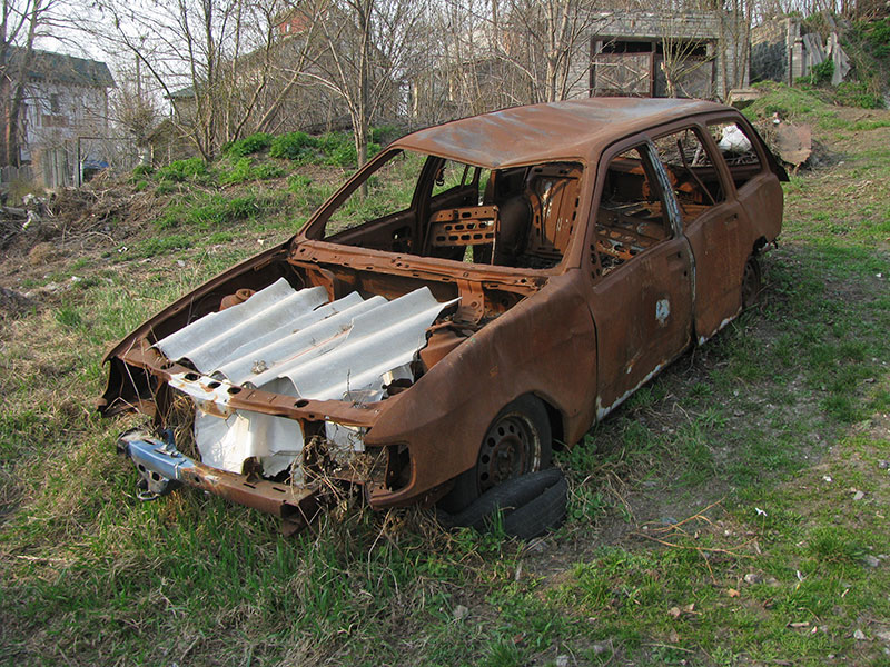 іржавий кузов автівки. Трипілля