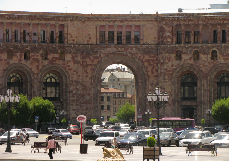Ереван. Главпочтамт. Фасад, арка