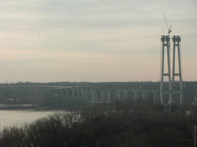 Будівництво нового мосту в Запоріжжі. Вид з готелю. Запоріжжя, Україна. Пізня осінь, 2013