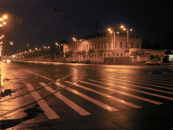 Проспект Ленина у вокзала Запорожье-1 ночью