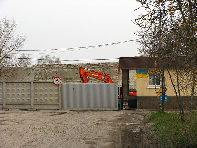 ворота склада песка Київміськбуда